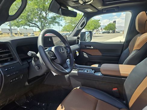 Used 2026 Lexus GX 550 w/ Cold Area Package AWD/4WD image 10