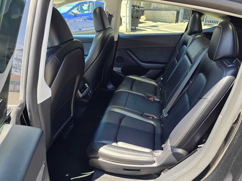 Used 2025 Tesla Model Y Long Range AWD/4WD image 16