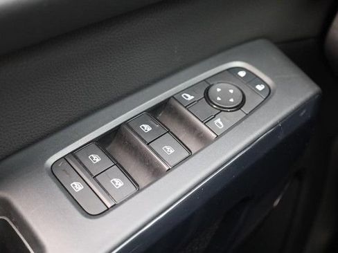 Certified 2025 Nissan Pathfinder SV FWD image 19