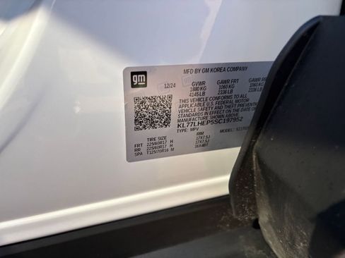 Used 2025 Chevrolet Trax LT image 27