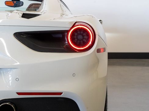 Used 2018 Ferrari 488 Spider image 17