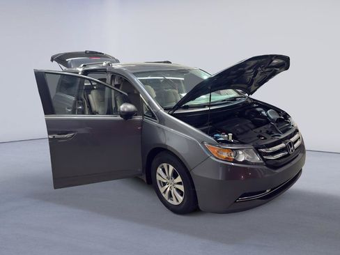 Used 2017 Honda Odyssey SE image 9