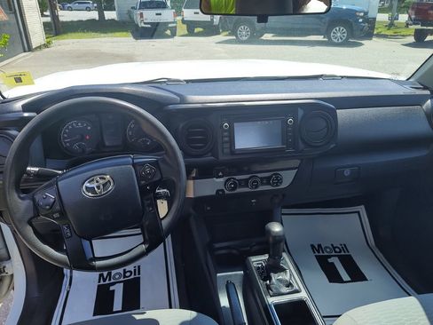 Used 2018 Toyota Tacoma SR RWD image 46