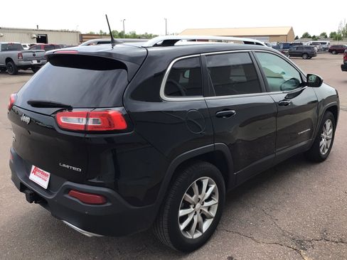 Used 2018 Jeep Cherokee Limited w/ Trailer Tow Group AWD/4WD image 5