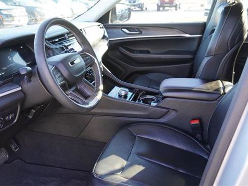 Certified 2023 Jeep Grand Cherokee Limited image 19