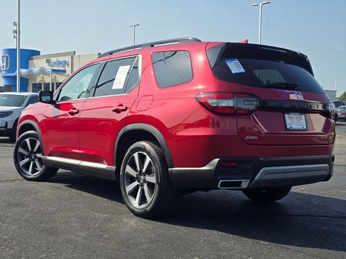 Certified 2025 Honda Pilot Touring image 6