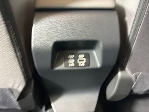 Used 2025 Subaru Crosstrek 2.0i Premium image 27