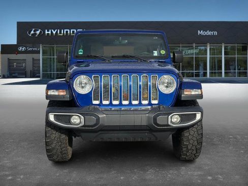 Used 2019 Jeep Wrangler Unlimited Sahara image 2