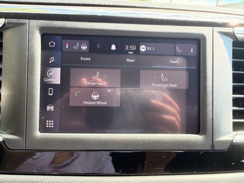 Used 2023 Chrysler Voyager LX FWD image 43