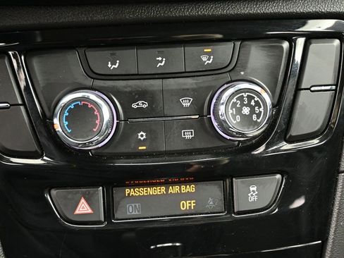 Used 2018 Buick Encore Preferred image 27