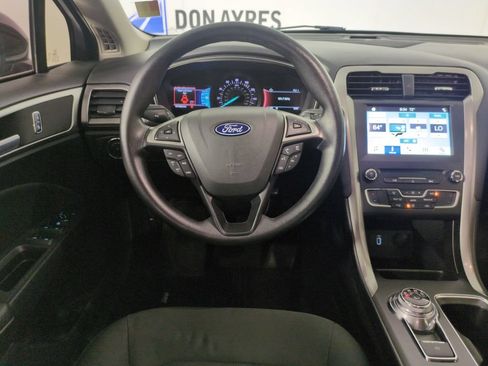 Used 2018 Ford Fusion SE w/ Fusion SE Technology Package FWD image 13