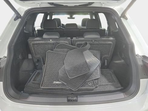 Used 2024 Volkswagen Tiguan SE R-Line FWD image 13