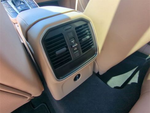 Used 2021 Porsche Macan image 21