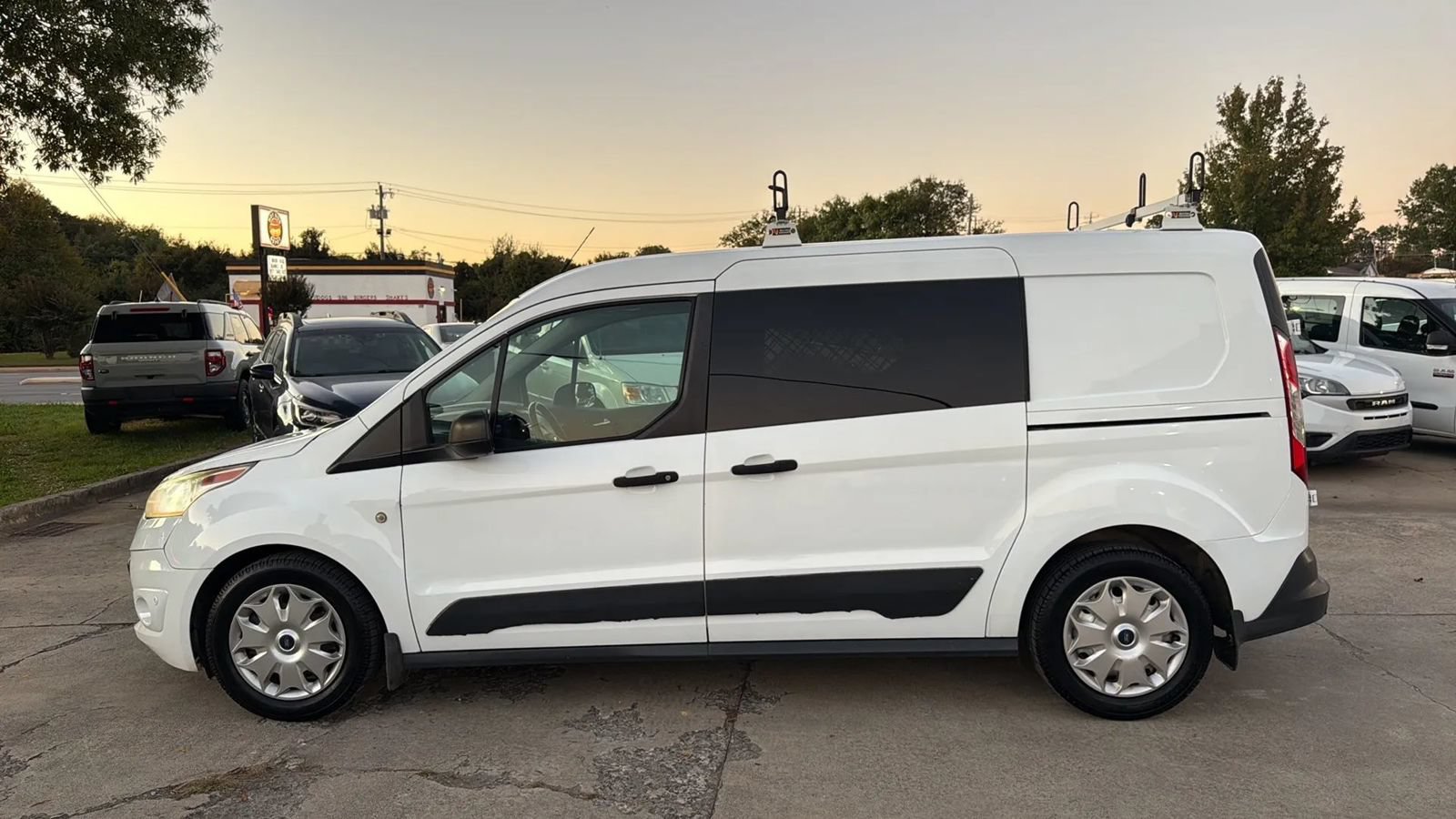 Used 2018 Ford Transit Connect XLT FWD image 2
