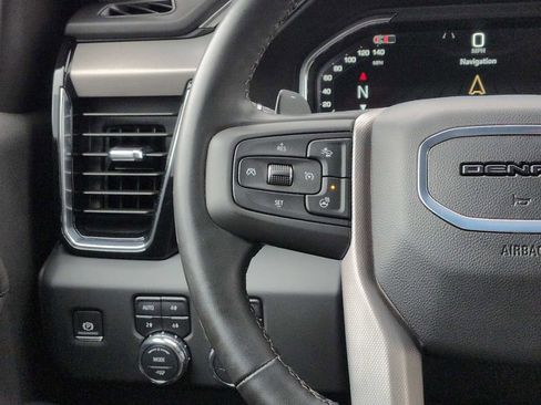 Used 2023 Jeep Grand Cherokee Limited w/ Black Appearance Package image 16