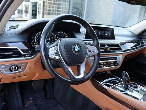Used 2017 BMW 750i xDrive image 14