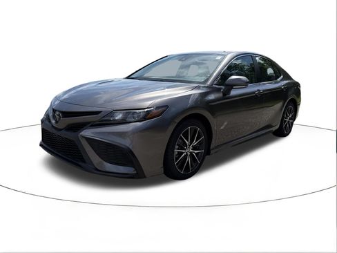 Used 2024 Toyota Camry SE FWD image 7