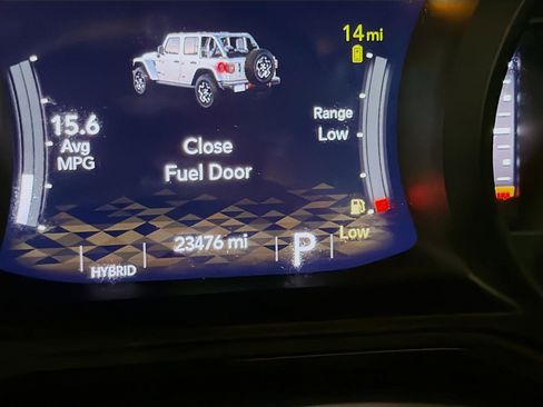 Used 2024 Jeep Wrangler Unlimited Rubicon 4xe w/ Technology Group AWD/4WD image 8