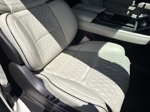 Used 2020 Lincoln Navigator L Black Label w/ Cargo Convenience Package AWD/4WD image 39