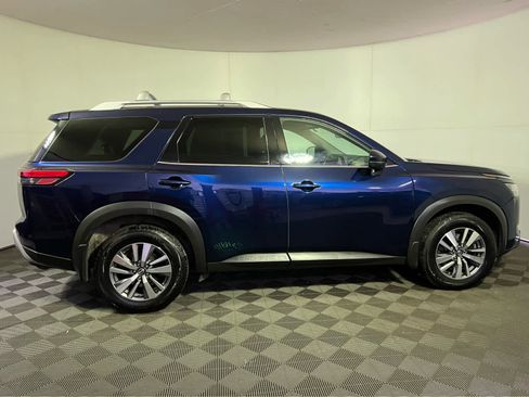 Certified 2023 Nissan Pathfinder SL w/ Black Appearance Package AWD/4WD image 8