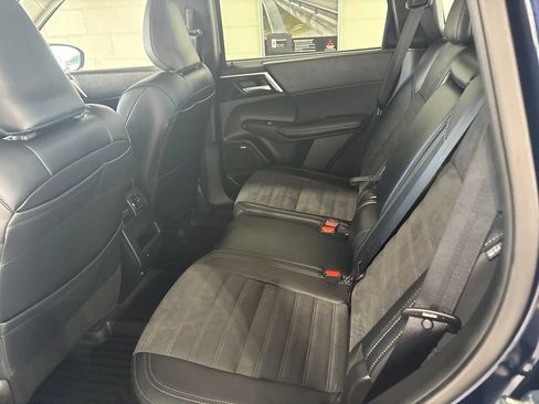 Used 2025 Mitsubishi Outlander SE AWD/4WD image 17