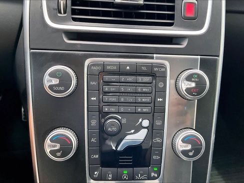 Used 2018 Volvo S60 T6 R-Design Platinum image 30