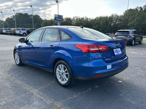 Used 2018 Ford Focus SE FWD image 4
