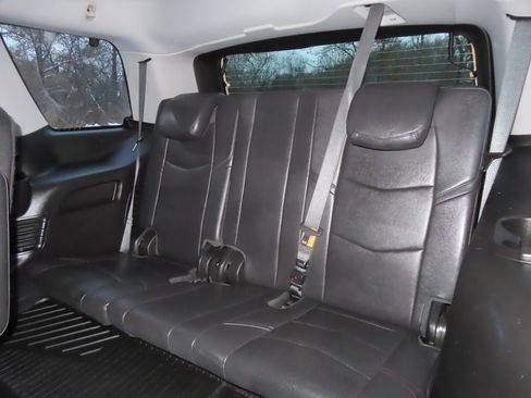 Used 2019 Cadillac Escalade Premium Luxury image 42