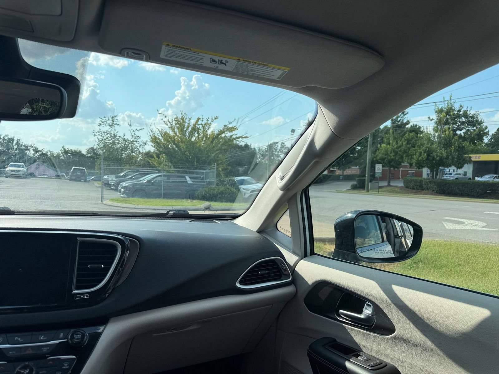 Used 2024 Chrysler Pacifica Touring-L FWD image 37