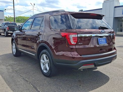 Used 2019 Ford Explorer XLT FWD image 5