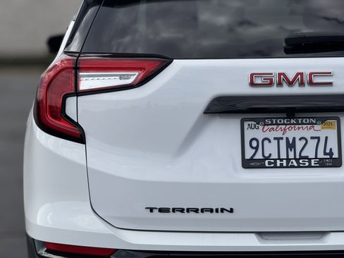 Used 2022 GMC Terrain SLE w/ Elevation Edition image 7