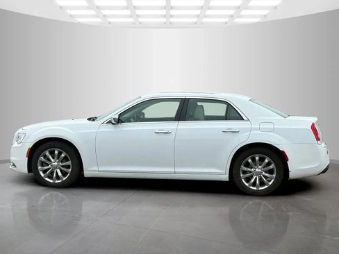Used 2018 Chrysler 300 Limited image 6