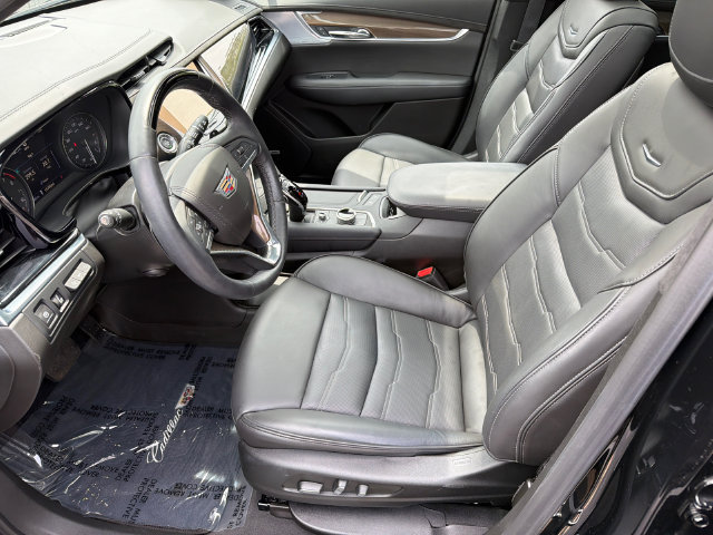 Used 2024 Cadillac XT6 Premium Luxury w/ Platinum Package FWD image 11