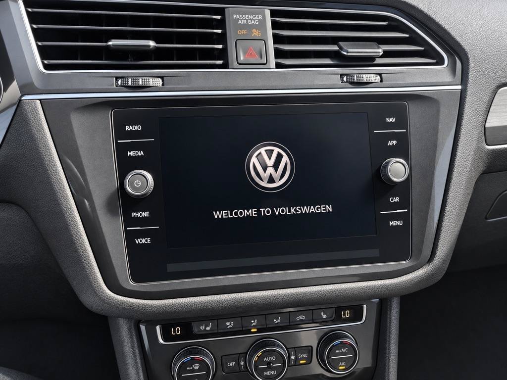 Used 2020 Volkswagen Tiguan SEL AWD/4WD image 16