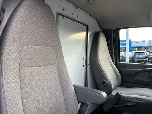 Used 2014 Chevrolet Express 3500 w/ Chrome Appearance Package image 25