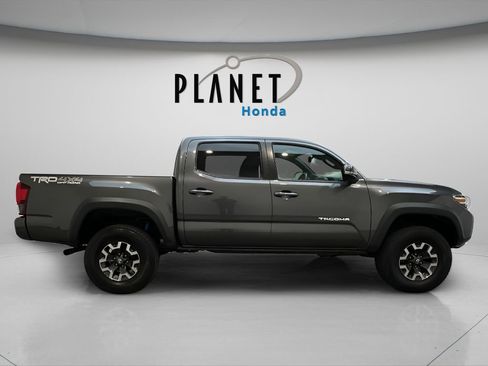 Used 2019 Toyota Tacoma TRD Off-Road w/ Technology Package AWD/4WD image 10