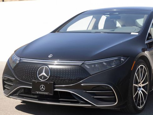Used 2023 Mercedes-Benz EQS 580 4MATIC Sedan image 6