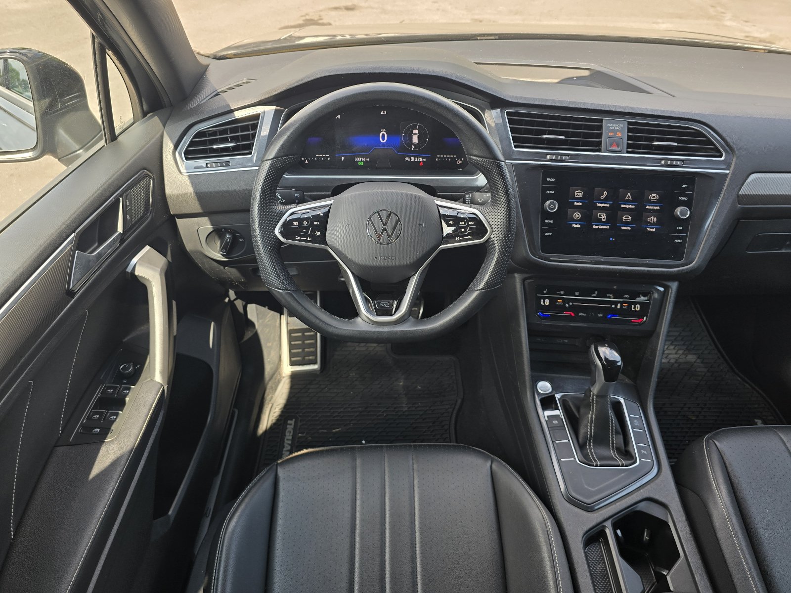 Used 2023 Volkswagen Tiguan SE R-Line FWD image 14