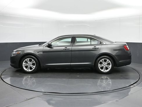 Used 2017 Ford Taurus SE image 4