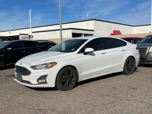 Used 2019 Ford Fusion SE w/ Equipment Group 151A image 3