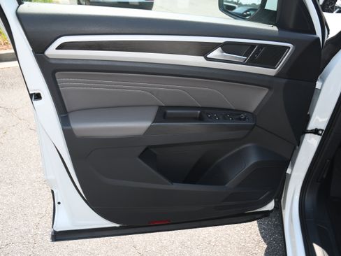 Used 2022 Volkswagen Atlas SE FWD image 9