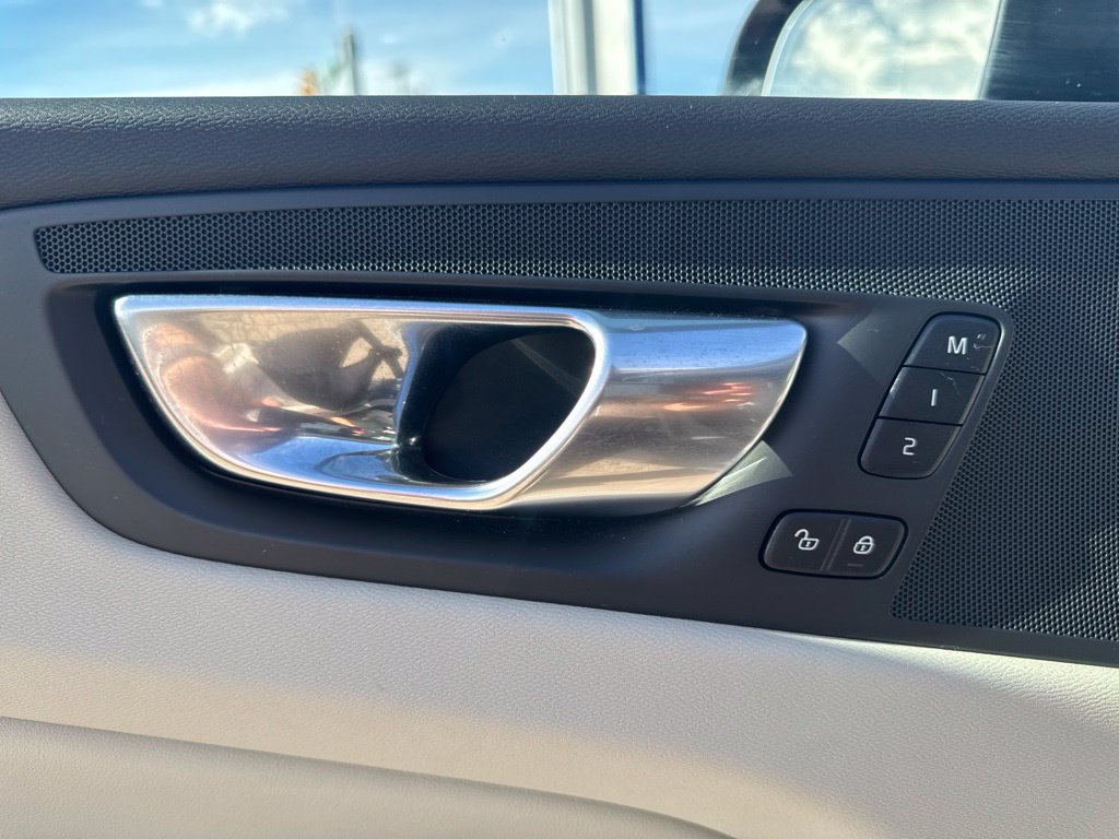 Certified 2025 Volvo XC60 T8 Plus w/ Protection Package Premier AWD/4WD image 18