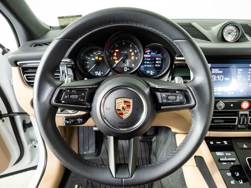 Certified 2024 Porsche Macan AWD/4WD image 9