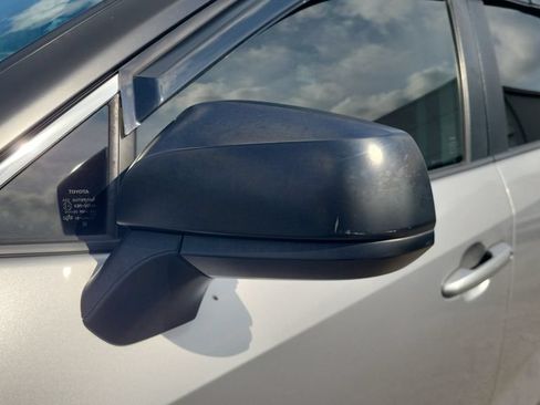 Used 2021 Toyota RAV4 LE FWD image 27
