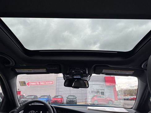 New 2025 Alfa Romeo Giulia AWD w/ Veloce Package AWD image 16