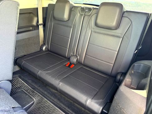 Used 2020 Volkswagen Tiguan SE image 15