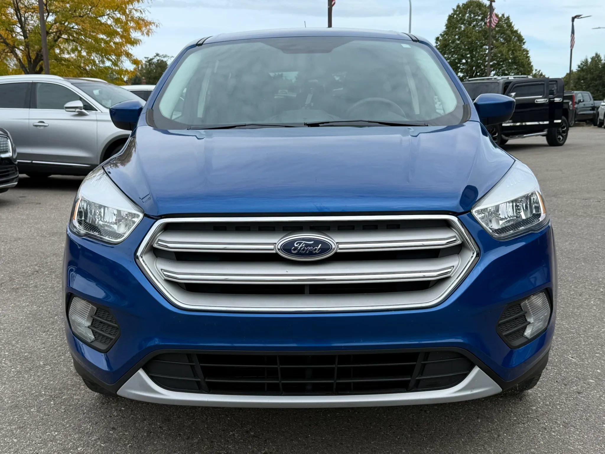 Used 2019 Ford Escape SE FWD image 2