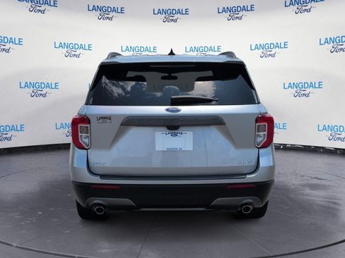 Used 2022 Ford Explorer XLT w/ Equipment Group 202A AWD/4WD image 8