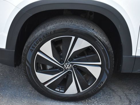 Used 2024 Volkswagen Taos SE AWD/4WD image 8