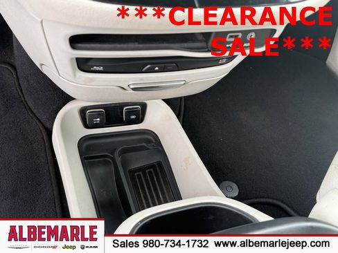Used 2018 Chrysler Pacifica Limited image 25